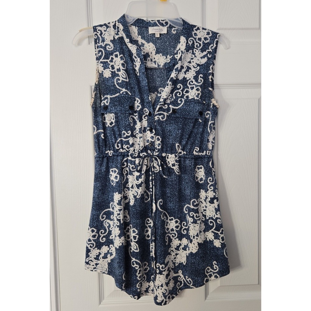 Siren Lily Maternity Top Size Small 3/4 ButtonvDown Sleeveless.